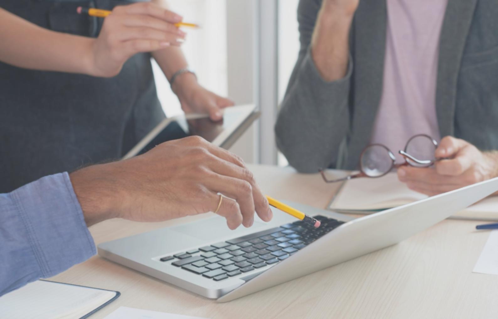 Finanzielle Messinstrumente und Analysemethoden
